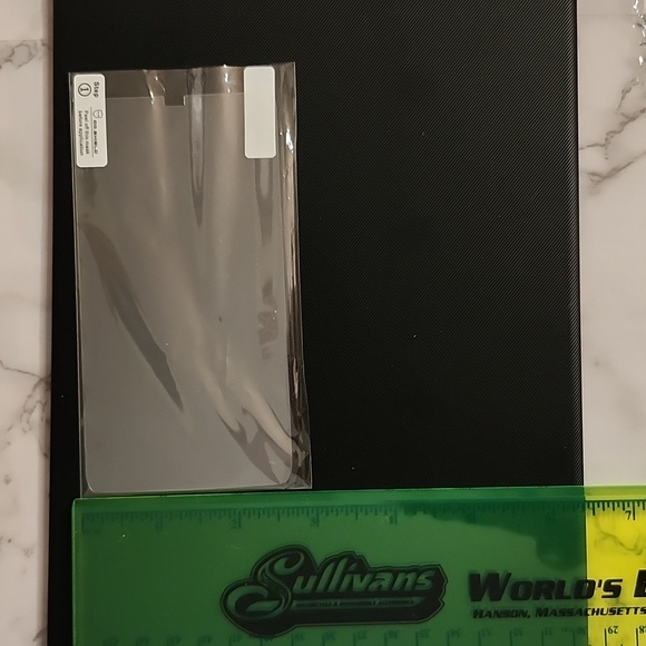 ANGRY BIRD gear4 iphone 4s/4 case with various screen protectors - Picture 12 of 16